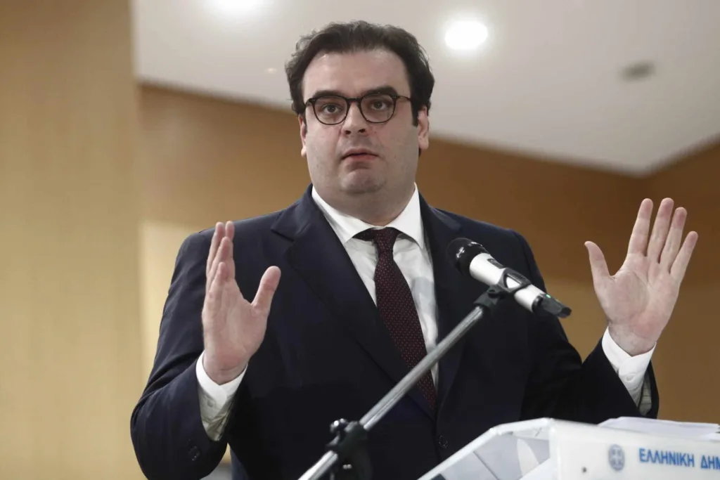 Κυριάκος Πιερρακάκης: Δωρεάν, μέσω κινητού το ψηφιακό φροντιστήριο – Τα βήματα που πρέπει να ακολουθήσουν οι μαθητές