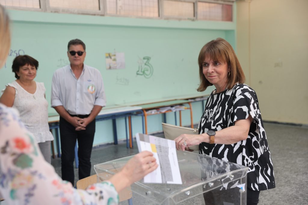 Αυτοδιοικητικές εκλογές: Ψήφισε η Πρόεδρος της Δημοκρατίας Κατερίνα Σακελλαροπούλου