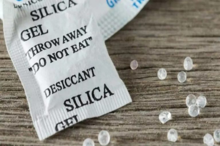 Silica gel: Τί είναι αυτά τα «μαγικά» σακουλάκια – Οι άγνωστες χρήσεις τους