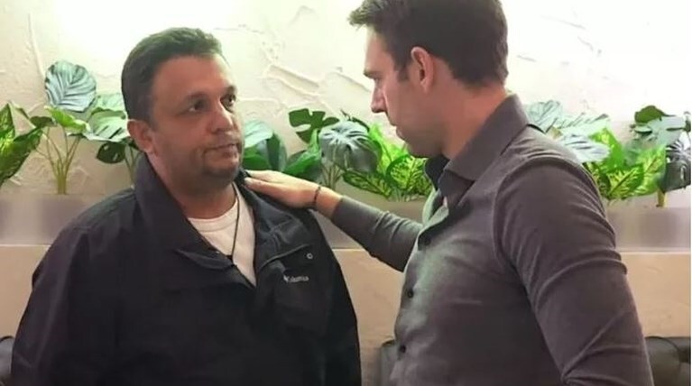 Συγκίνηση στη συνάντηση Κασσελάκη με πατέρα θύματος των Τεμπών - Τι ειπώθηκε