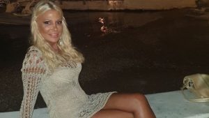 Στέλλα Μπεζαντάκου