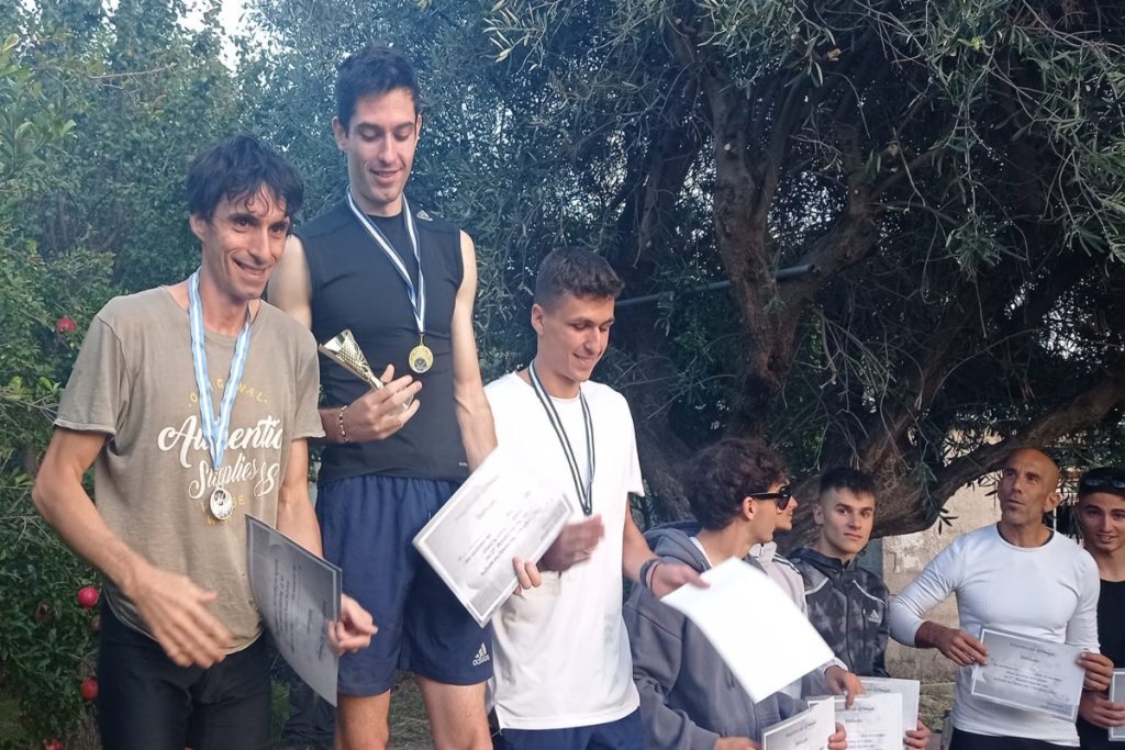 Μίλτος Τεντόγλου: Είναι τεράστιος και το απέδειξε ξανά – Έκανε αγώνα μήκους, με τους γείτονές τους, 