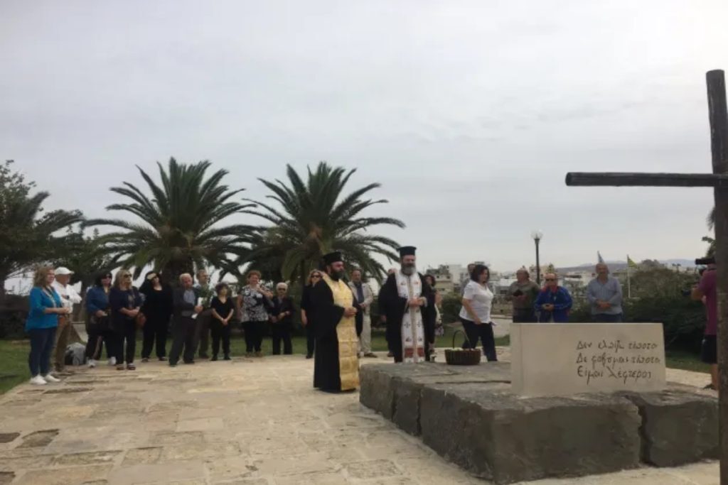Νίκος Καζαντζάκης: Τρισάγιο στον τάφο του, στο Ηράκλειο, 66 χρόνια από τον θάνατό του