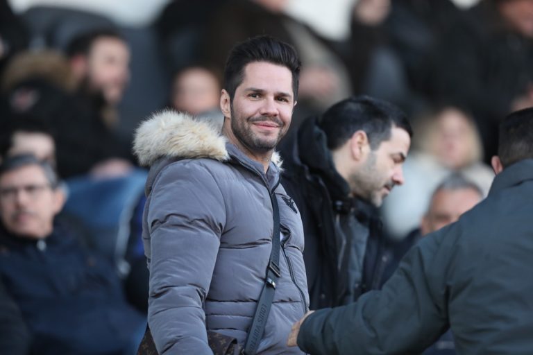 Γιώργος Τσαλίκης: Σαρώνει στις πίστες και στην κάλπη – Έξω φρενών για τη λάσπη που δέχθηκε
