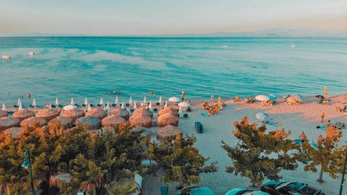 28η Οκτωβρίου: Στις παραλίες οι εκδρομείς- «Χαμογελούν » οι ξενοδόχοι