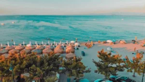 28η Οκτωβρίου: Στις παραλίες οι εκδρομείς- «Χαμογελούν » οι ξενοδόχοι