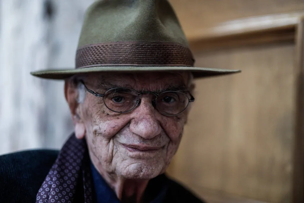 Πέθανε ο βραβευμένος συγγραφέας Βασίλης Βασιλικός – Η ζωή και το έργο του