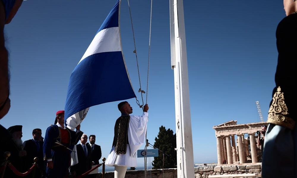Ημέρα των Ενόπλων Δυνάμεων: Έπαρση της σημαίας στην Ακρόπολη – Εκδηλώσεις σε όλη τη χώρα