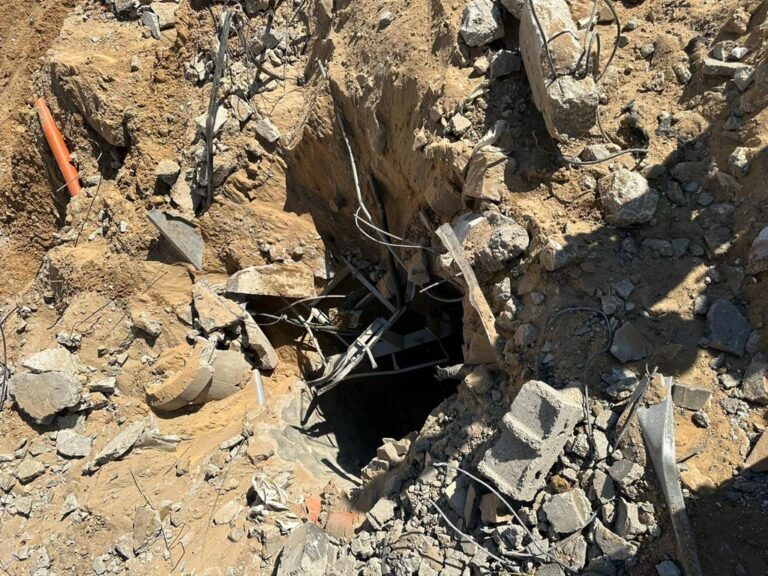 Ισραήλ: Ο IDF αποκαλύπτει την είσοδο σήραγγας της Χαμάς στο νοσοκομείο Αλ Σίφα – Βρέθηκαν όπλα και σε άλλο νοσοκομείο