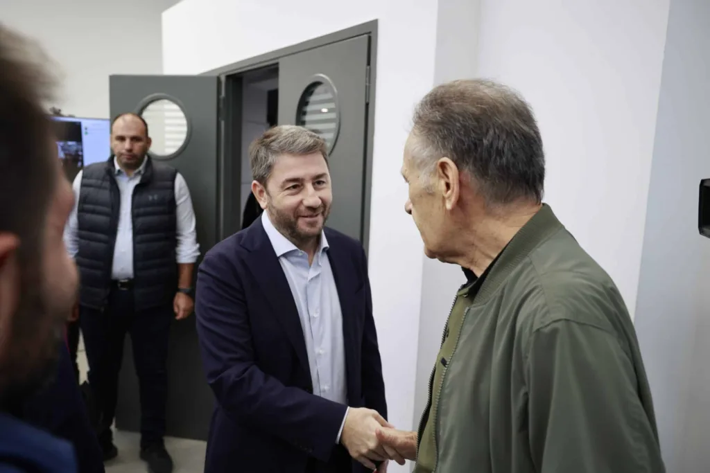 Συνεδριάζει το Πολιτικό Συμβούλιο του ΠΑΣΟΚ στην Χαριλάου Τρικούπη [Εικόνες]