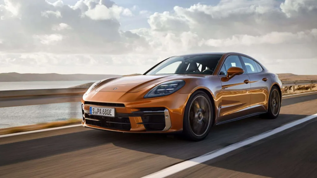 Ντεμπούτο για τη νέα γενιά της Porsche Panamera