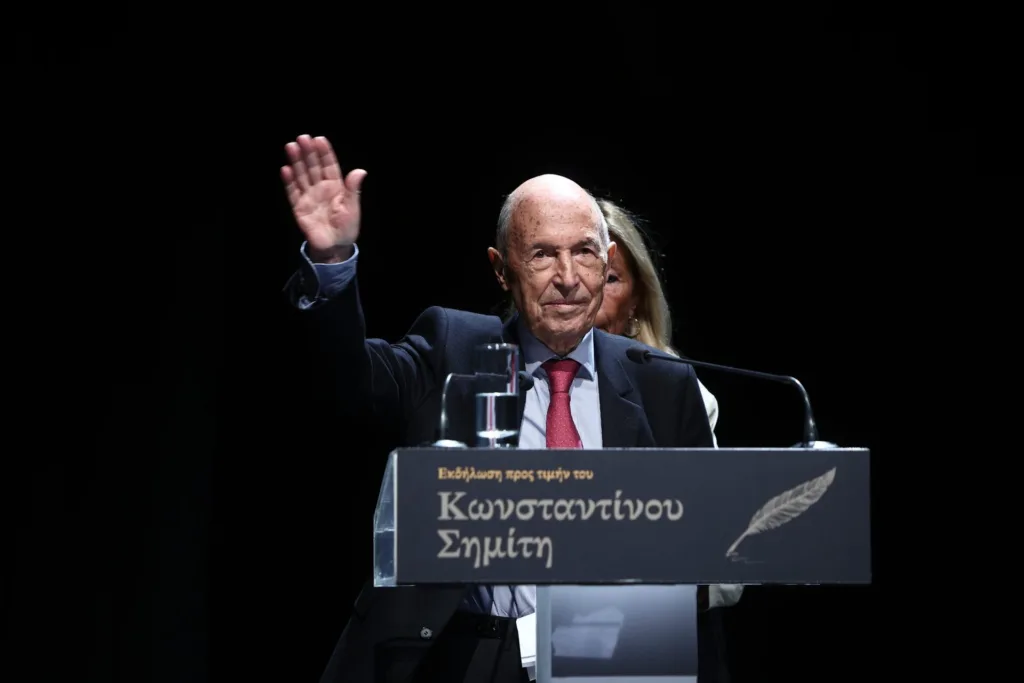 Κώστας Σημίτης: Προσπάθησα και προσπαθώ να συμβάλω στην εξέλιξη της κοινωνίας