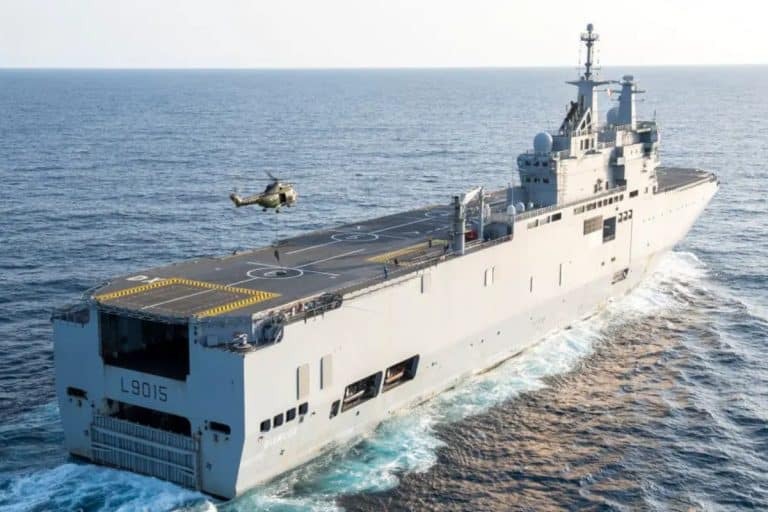 Έφτασε στην Αίγυπτο το γαλλικό πλωτό νοσοκομείο Dixmude