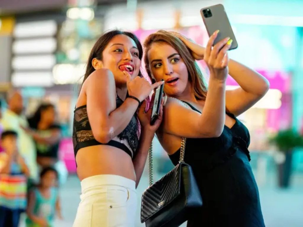 Πως μπορεί η Gen Z να «αλλάξει» την χώρα – Η επαναστατική γενιά που… κινεί τα νήματα