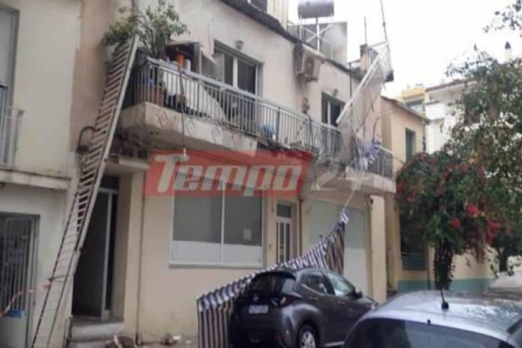 Πανικός στην Πάτρα: Μπαλκόνι προσγειώθηκε σε αυτοκίνητο