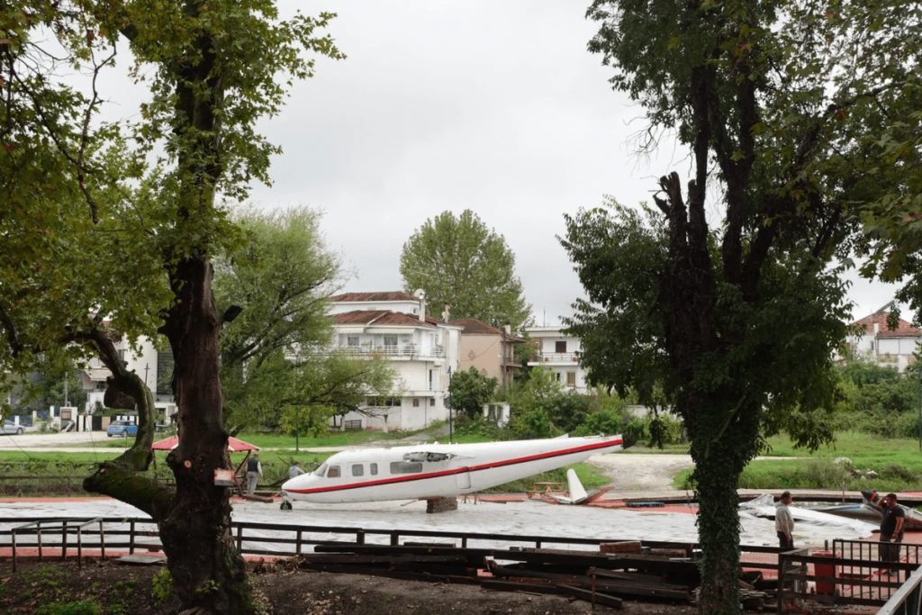 Τρίκαλα: Σκηνικό υπερπαραγωγή για τα Χριστούγεννα – Μέχρι και έρημος θα δημιουργηθεί στον Μύλ