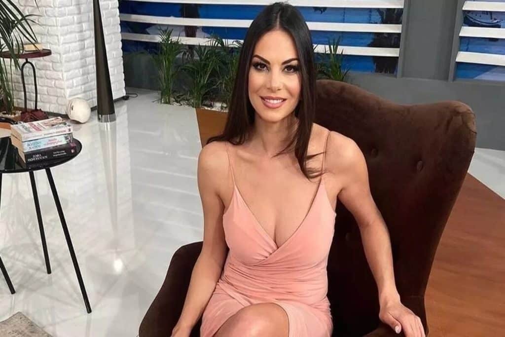 Εύη Βατίδου: «Με έβρισε χυδαία και μου έσπασε τον καθρέφτη με το κράνος του»