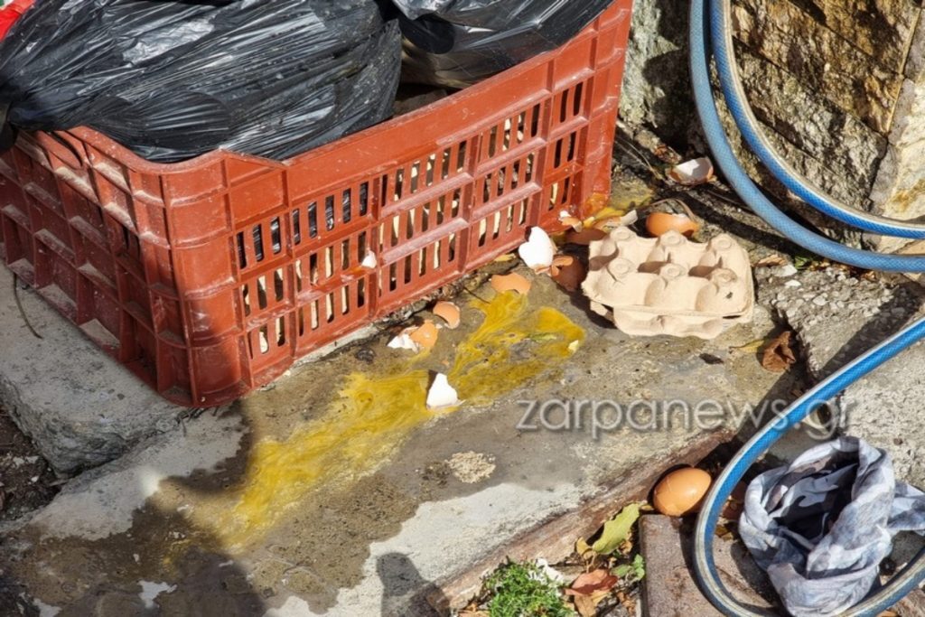 Ο κακός χαμός στα Χανιά: Γυναίκα τραυματίστηκε σε καυγά μαθητών και αυγοπόλεμο – 12 προσαγωγές