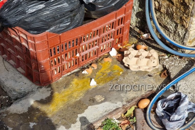 Ο κακός χαμός στα Χανιά: Γυναίκα τραυματίστηκε σε καυγά μαθητών και αυγοπόλεμο – 12 προσαγωγές [εικόνες]