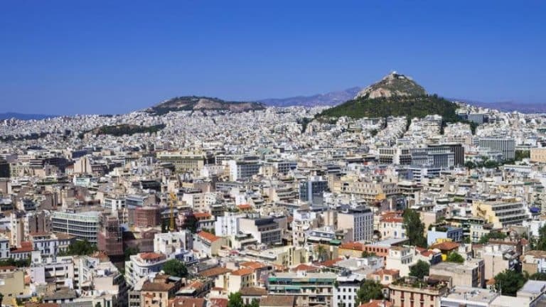 Bloomberg: Γιατί εκτοξεύτηκαν οι τιμές ακινήτων στην Αθήνα- Οι «hot» περιοχές
