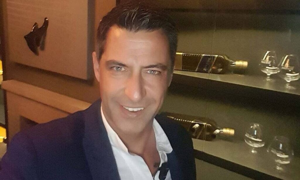 Περπατάει ξανά ο Κωνσταντίνος Αγγελίδης – Η εμφάνιση στην κάμερα μετά από χρόνια