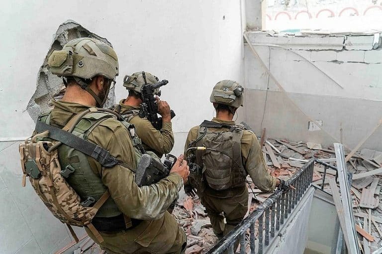 Ο ισραηλινός στρατός εντείνει τις έρευνες στο αλ Σίφα – Εκτός λειτουργίας οι επικοινωνίες- Άμεσος κίνδυνος λιμού