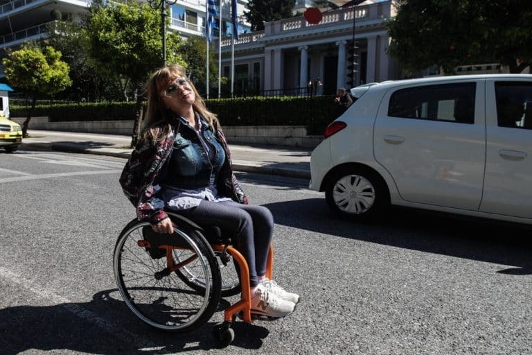 Επίδομα κοινωνικής αλληλεγγύης: Πόσα χρήματα θα μπουν στην τσέπη των δικαιούχων του ΑμεΑ ΟΠΕΚΑ