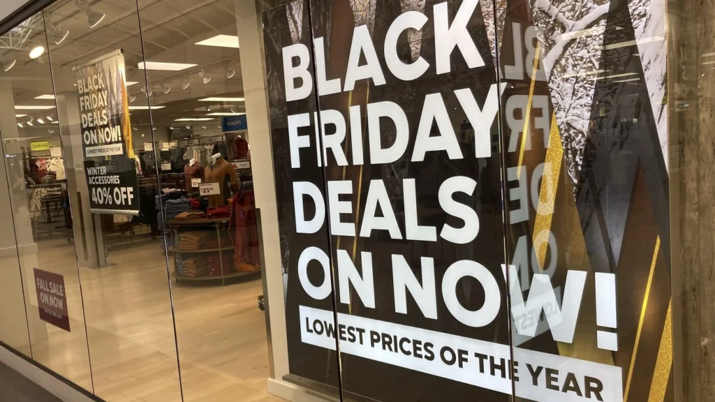 Black Friday: Ποια είναι η «σωστή» τιμή – Τι πρέπει να αναγράφεται στο «ταμπελάκι» πάνω στο πρ