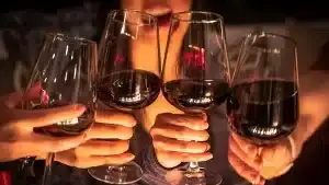 αλλία: Έφθασε και φέτος το καινούργιο Μποζολέ! Ενθουσιασμένοι οι λάτρεις του κρασιού