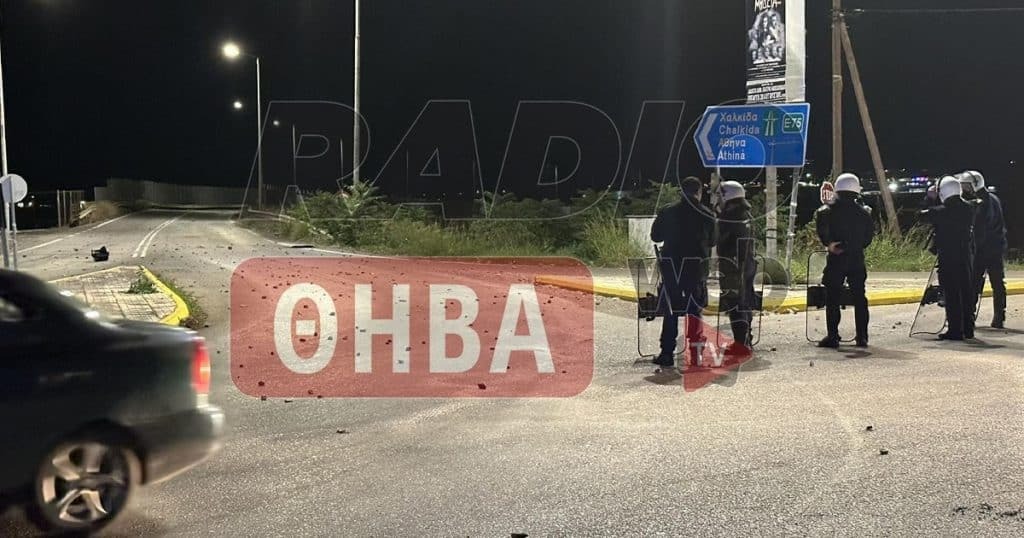 Σοβαρά επεισόδια σε Θήβα και Ασπρόπυργο από Ρομά: Βάζουν φωτιές για τον θάνατο του 17χρονου