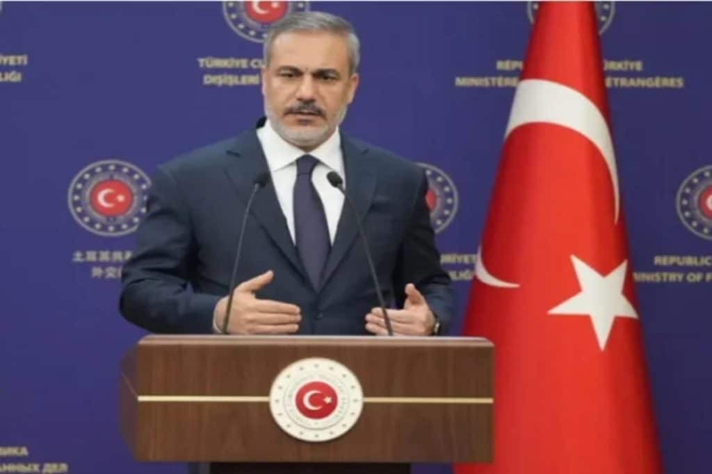 Επιμένει ο Φιντάν: «Το θέμα δεν είναι μόνο το Αιγαίο, αλλά και η στρατιωτικοποίηση των νησιών»