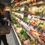 Φρούτα και λαχανικά: Πόσο παραπάνω τα πληρώνουμε; Πώς το υπουργείο Ανάπτυξης θα βάλει φραγμό στην αισχροκέρδεια