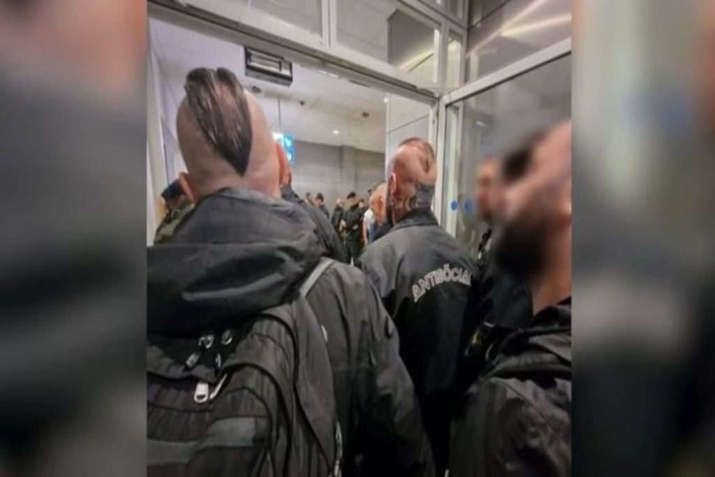 Νέο Ηράκλειο: Αυτοί είναι οι 21 Ιταλοί ακροδεξιοί που συνελήφθησαν στο «Ελευθέριος Βενιζέλος» –