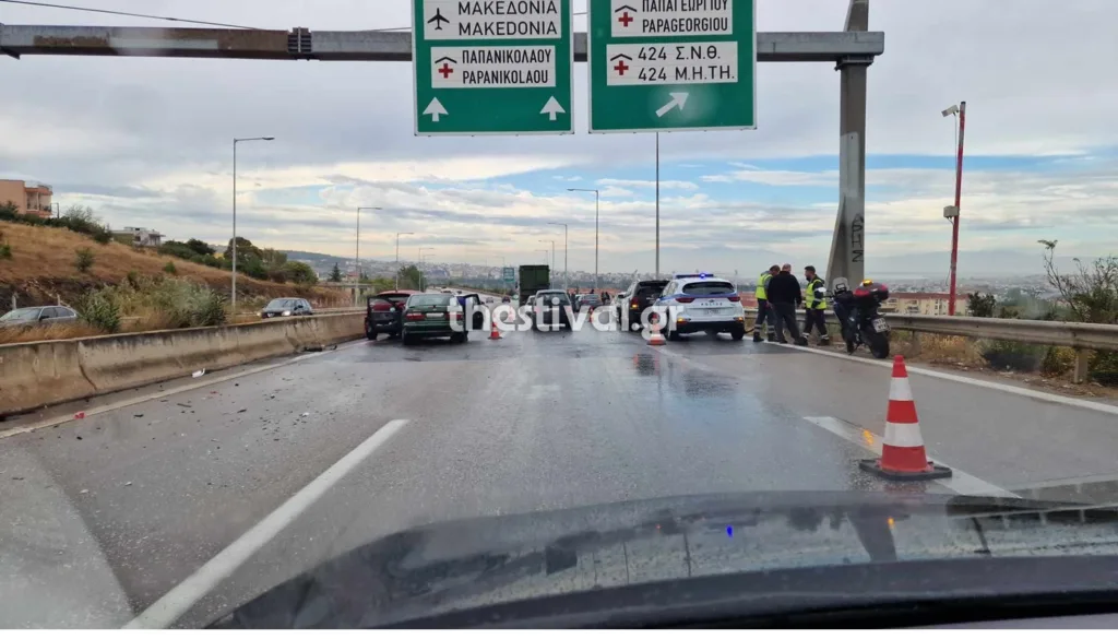 Θεσσαλονίκη: Καραμπόλα 10 οχημάτων στον Περιφερειακό με τραυματίες