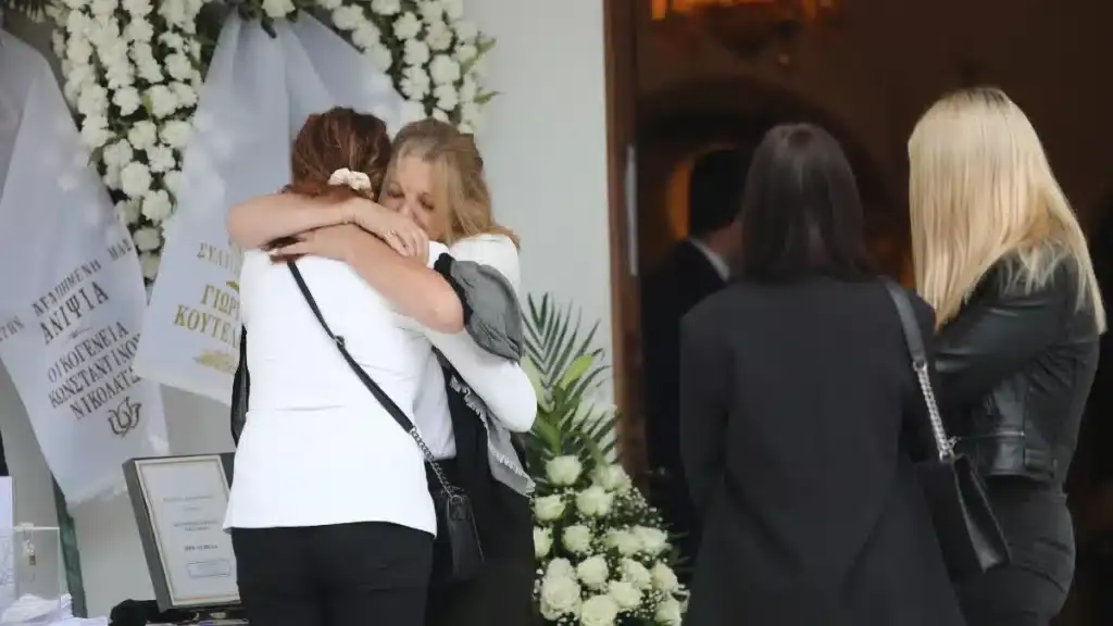 Βαρύ το κλίμα στην κηδεία Κάτιας Νικολαΐδου: Θα ταφεί στο ίδιο σημείο με τον πατέρα της