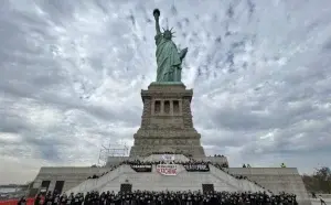 Κατάληψη στο Άγαλμα της Ελευθερίας - Ζητούν κατάπαυση του πυρός