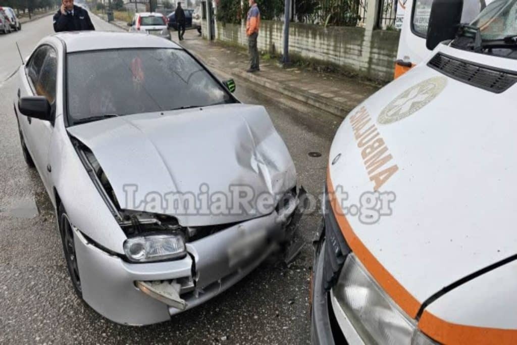 Πανικός στη Λαμία: Πήγαινε ανάποδα σε μονόδρομο και έπεσε πάνω σε ασθενοφόρο