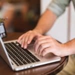 Voucher για laptop και tablet: Ποιοι θα τα πάρουν – Οι προϋποθέσεις