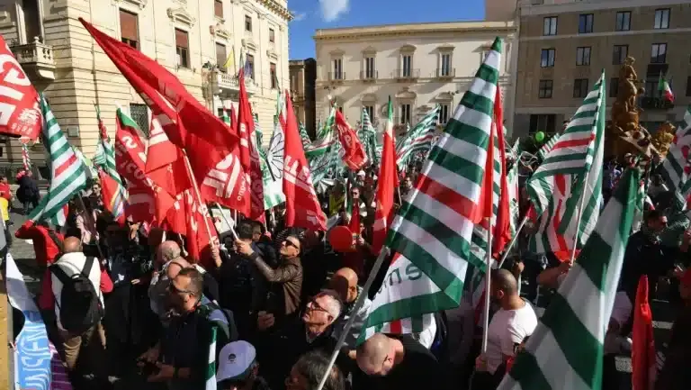 Μπλάκ άουτ σήμερα στον ιταλικό δημόσιο τομέα: Απεργούν κατά της πολιτικής Μελόνι