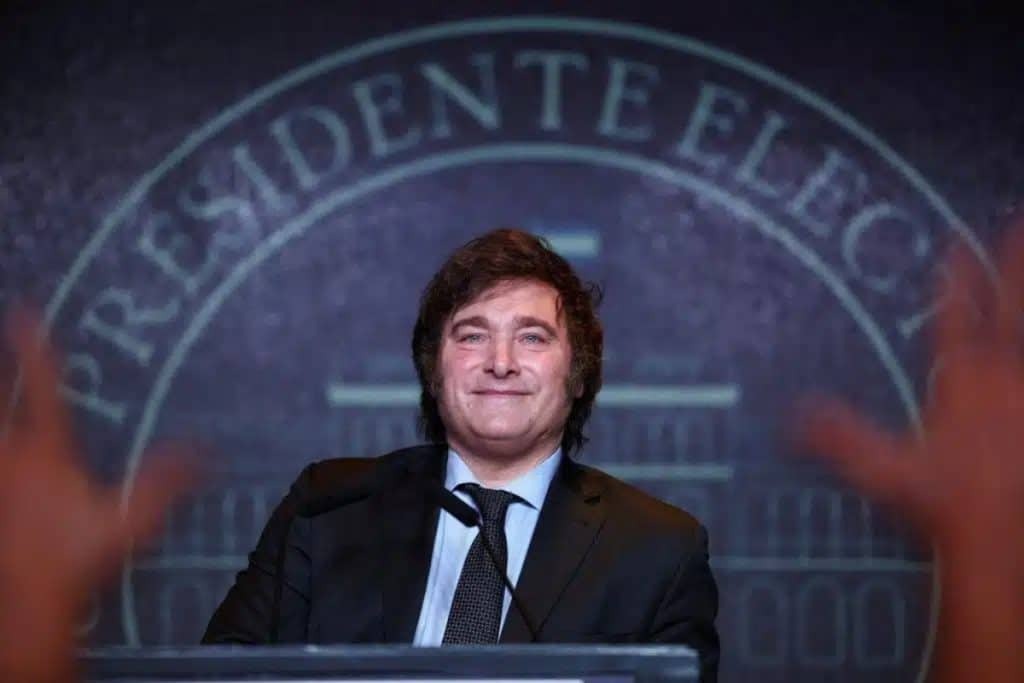Αργεντινή: Σε τελετή μνήμης για το Άουσβιτς, ο Μιλέι υπερασπίστηκε τον Μασκ για τον «ναζιστικό» χαιρ