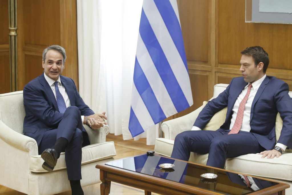 Μητσοτάκης-Κασσελάκης: Οι απόδημοι στο επίκεντρο της πρώτης συνάντησης – Τι συζήτησαν μπροστά 