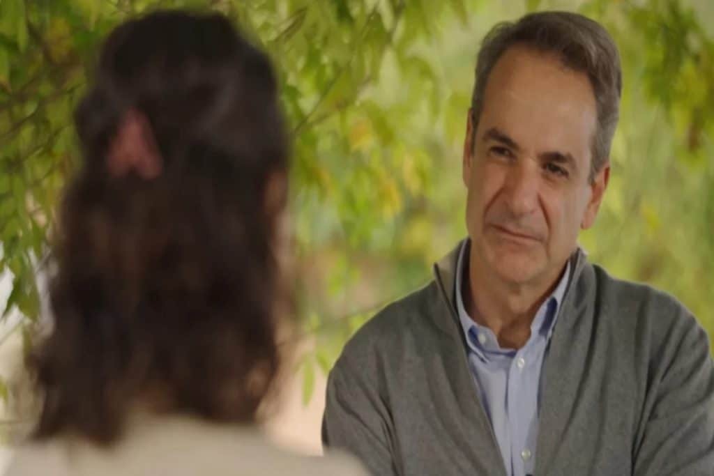 Κυριάκος Μητσοτάκης:  Συνομίλησε με θύμα έμφυλης βίας -Πώς άντεξες τόσα χρόνια; Σήμερα σπάμε τη σιωπή [βίντεο]