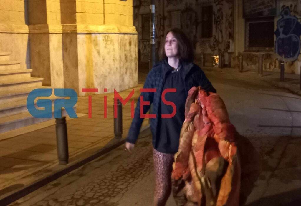 Θεσσαλονίκη: Λύθηκε το μυστήριο με την «ζωντανή μπάλα» – Δείτε τι ήταν [βίντεο]