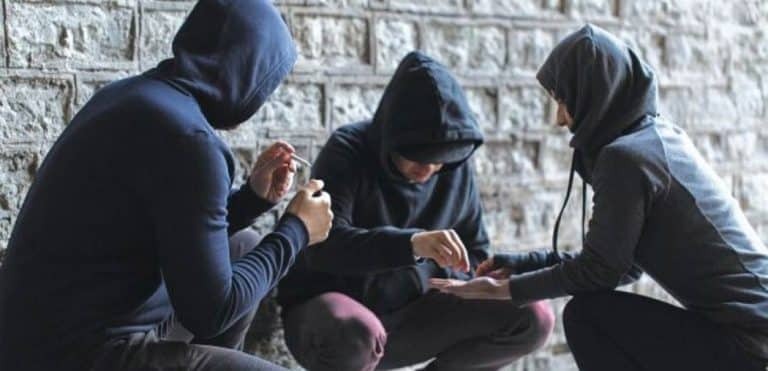 Όλο και περισσότεροι νέοι στρέφονται στα ναρκωτικά – Ανάγκη για ενίσχυση θεραπευτικών προγραμμάτων