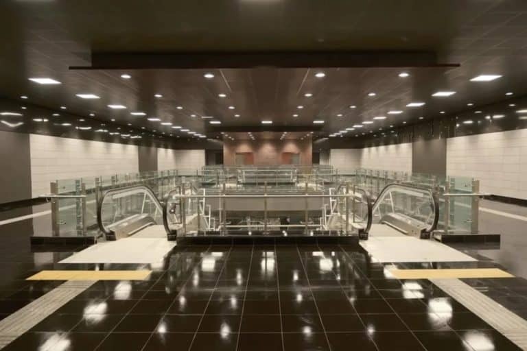 Θεσσαλονίκη: 11χρονη χάθηκε από τους γονείς της σε σταθμό του Μετρό – Αστυνομικοί τη βοήθησαν να τους βρει