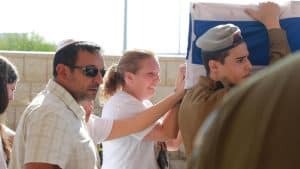 Συγκλονίζει ο επικήδειος της μητέρας της 19χρονης στρατιώτη από το Ισραήλ- «Εσύ φρόντισες για εμάς, αλλά δεν σε φροντίσαμε εμείς»