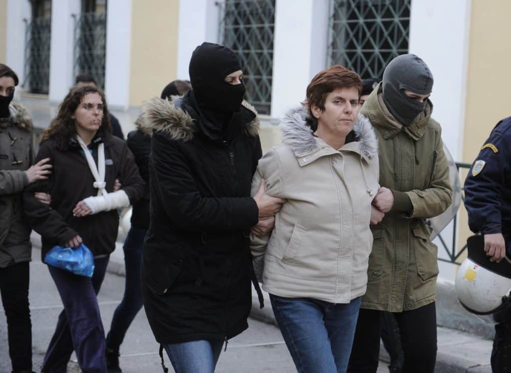 Αποφυλακίστηκε η Πόλα Ρούπα - Είχε καταδικαστεί για βομβιστική επίθεση