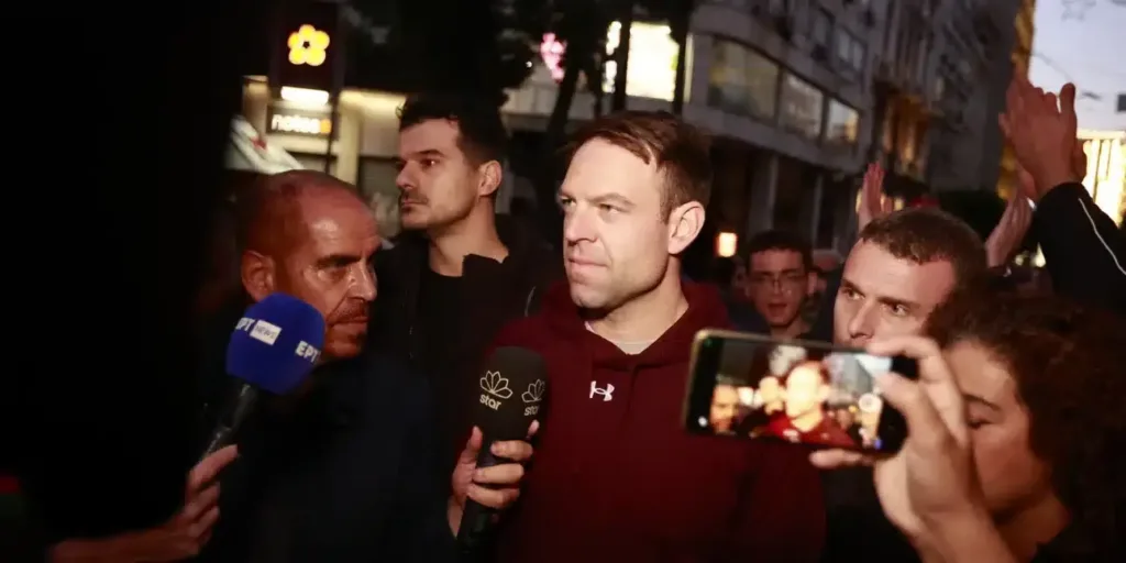 Στην πορεία για την Εξέγερση του Πολυτεχνείου ο Στέφανος Κασσελάκης – Εβγαλε φωτογραφίες και αποχώρησε