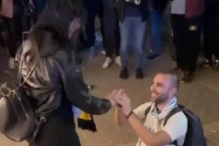 Οπαδός της Μαρσέιγ ζήτησε σε γάμο φίλη της ΑΕΚ έξω από την OPAP Arena [βίντεο]