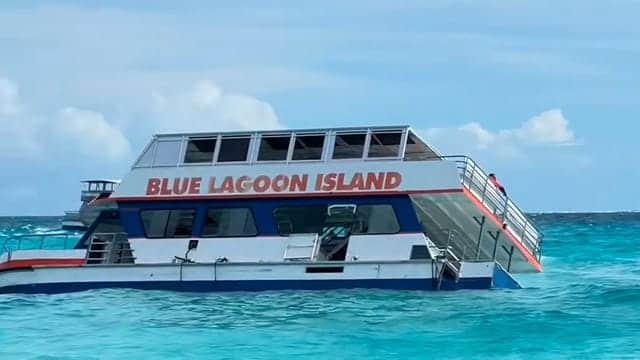 Τρόμος για τουρίστες στις Μπαχάμες: Βυθίστηκε το καταμαράν που επέβαιναν- Νεκρή μία γυναίκα (Βίντεο)